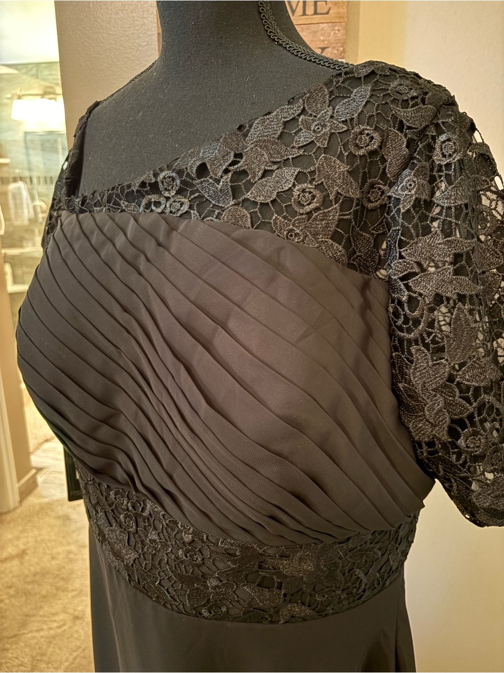 Chic One-Shoulder Evening Dress with Lace Bodice - perfect for black tie events - Picture 4 of 9